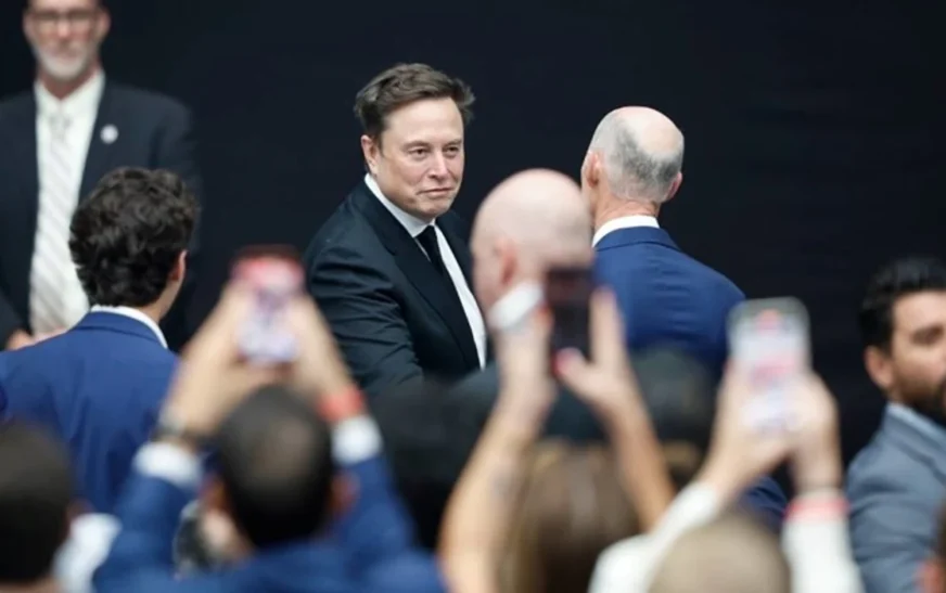 Pas viteve të kritikave, Musk merr pjesë për herë të parë në Forumin e Davosit