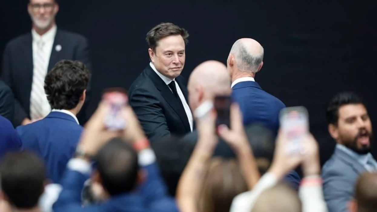 Pas viteve të kritikave, Musk merr pjesë për herë të parë në Forumin e Davosit