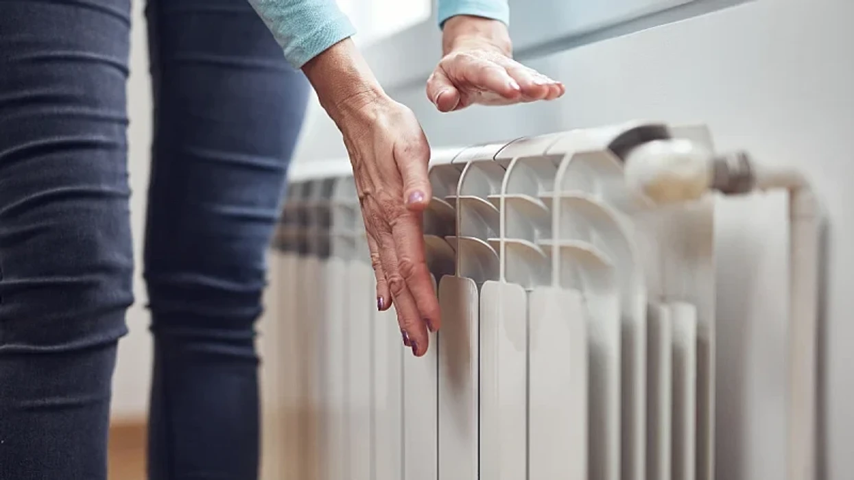 Pse duhet të mbani një tas me ujë pranë radiatorit gjatë dimrit