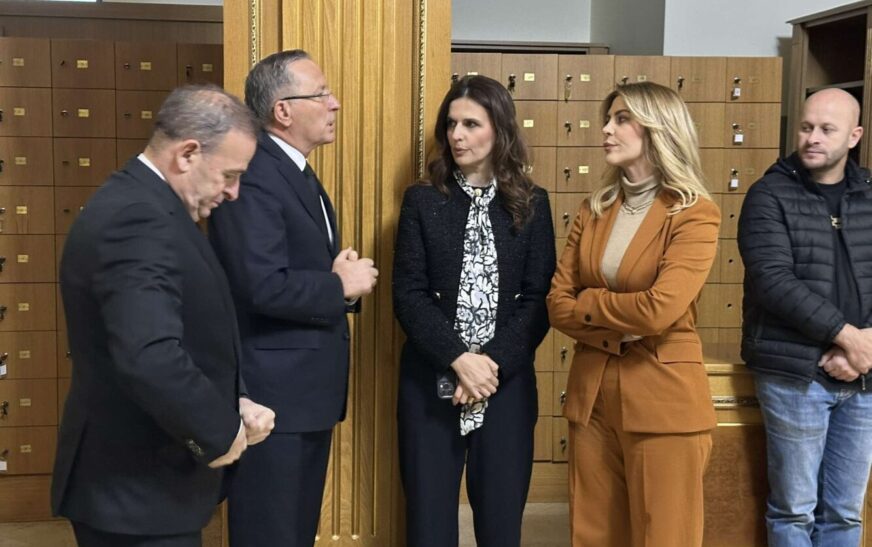 Hamza me bashkëpartiakë nderojnë figurën e Nexhat Dacit