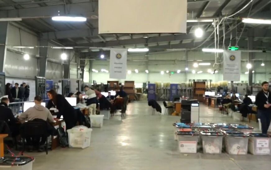 FIllon rinumërimi i votave në QNR