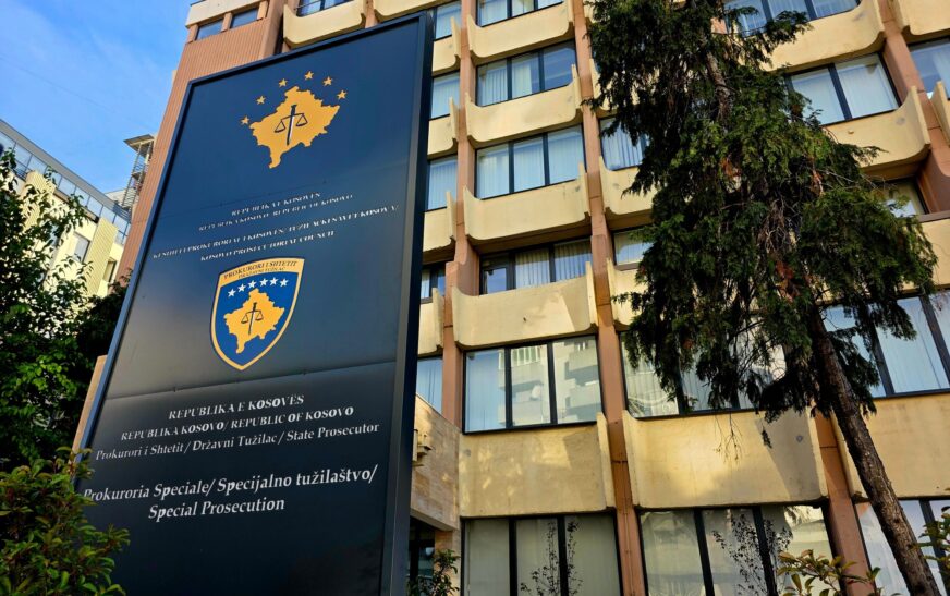 Arrestohet zyrtari i dyshuar për keqpërdorim në prokurim publik