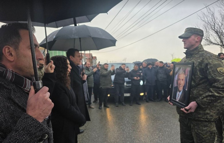 Nexhat Daci përcillet në banesën e fundit me ceremoni shtetërore