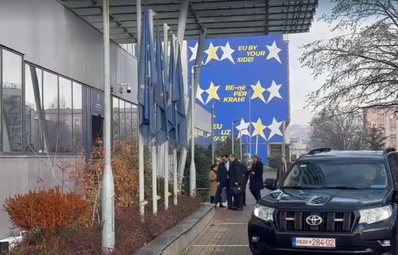 Sorensen arrin në kryeministri, takohet me Kurtin