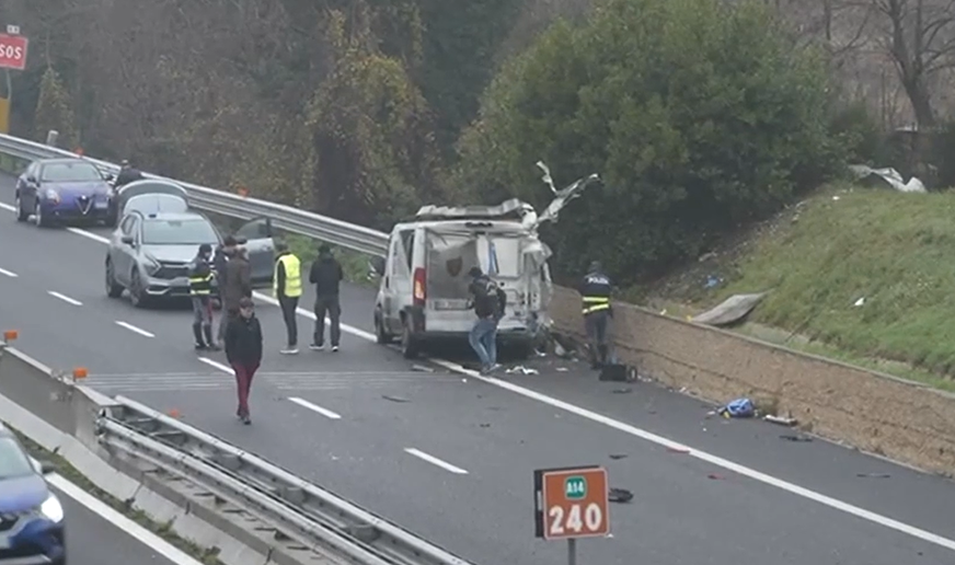 Grabitje si në filma në Itali, autorët marrin 400 mijë euro nga “blindi” me para në mes të autostradës