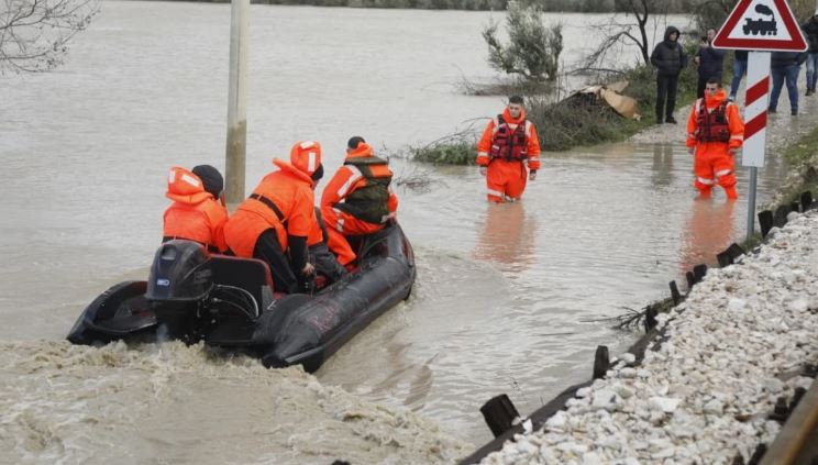 Situata në Shqipëri: 1 mijë e 587 banesa dhe 13 mijë e 211 hektarë tokë të përmbytura