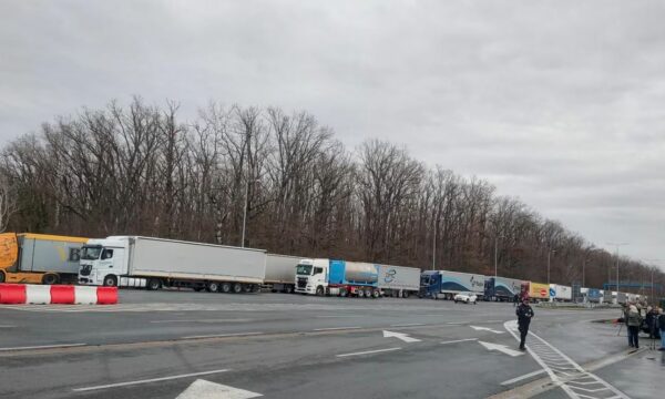 Masat e reja të BE-së shkaktojnë vonesa dhe humbje ekonomike
