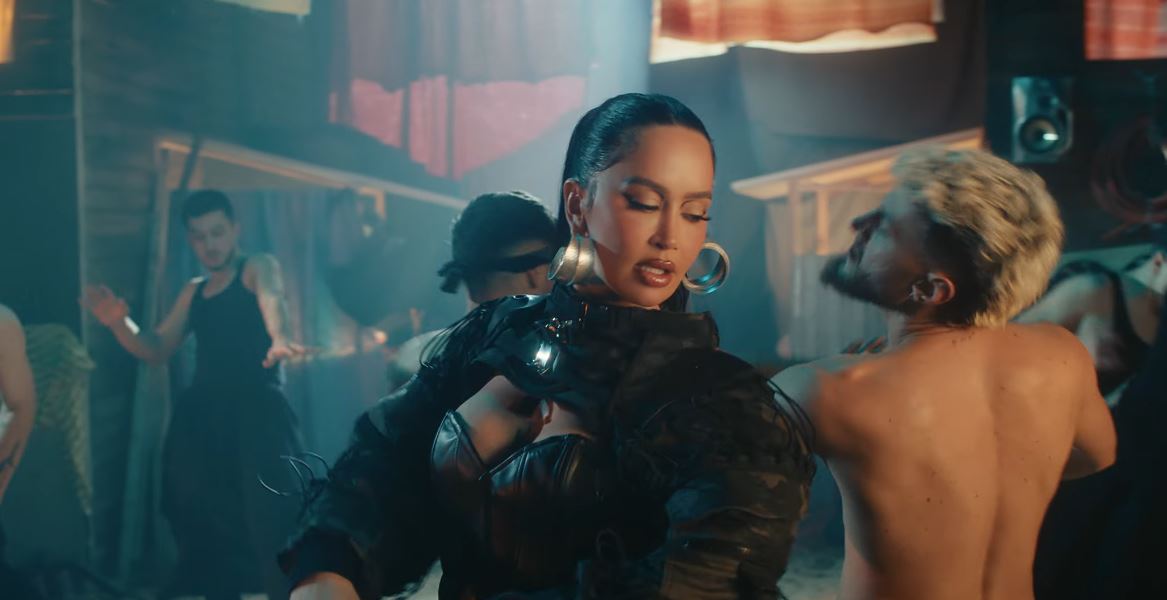 Dafina Zeqiri publikon këngën “Xhane”