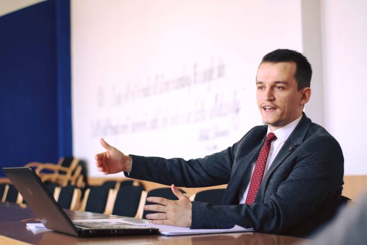 Cakolli: Nëse deri më 5 mars në mesnatë nuk zgjidhet presidenti, vendi shkon në zgjedhje (VIDEO)