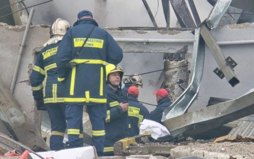 Zjarr i madh në një fabrikë në Greqi, vdesin tri gra