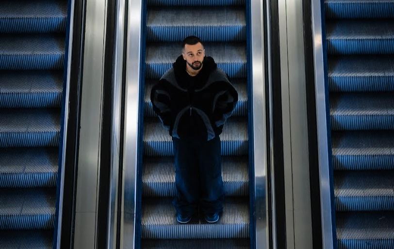 “Memories”, Gjesti publikon këngën më emocionale të tij (VIDEO)