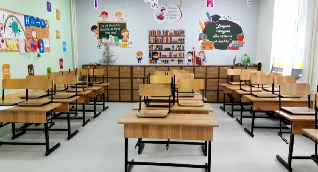 Gjysmëvjetori i dytë: Nisja e mësimit të hënën ende e pasigurt