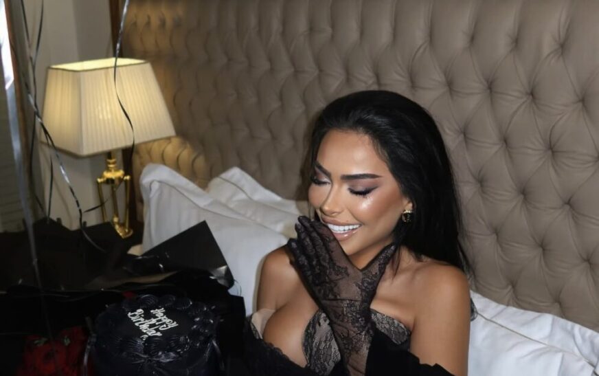 Kaderi feston ditëlindjen në luks, trëndafila gjigantë dhe surpriza të shtrenjta