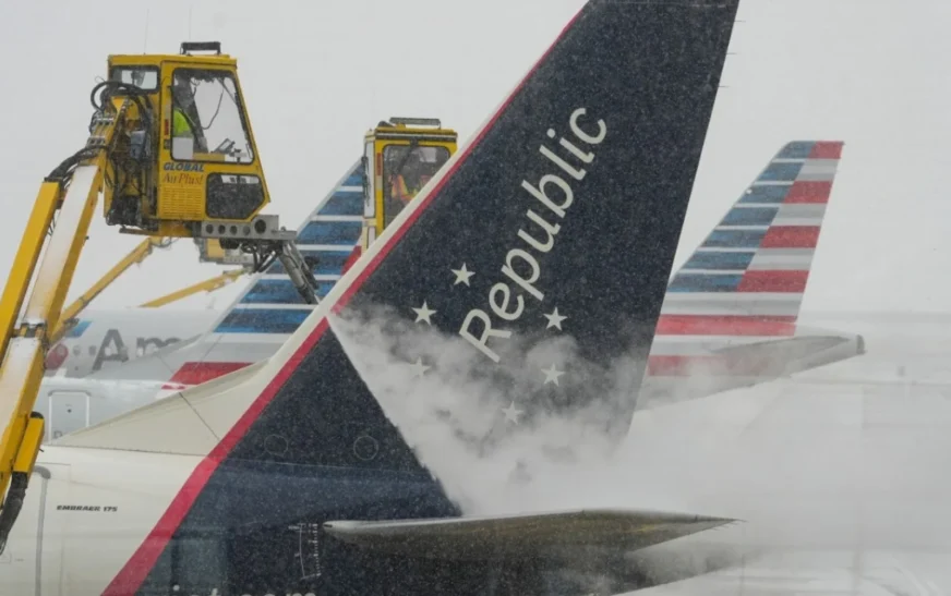 Stuhia e akullt godet SHBA-në, mbi 4,000 fluturime të anuluara dhe probleme me energjinë