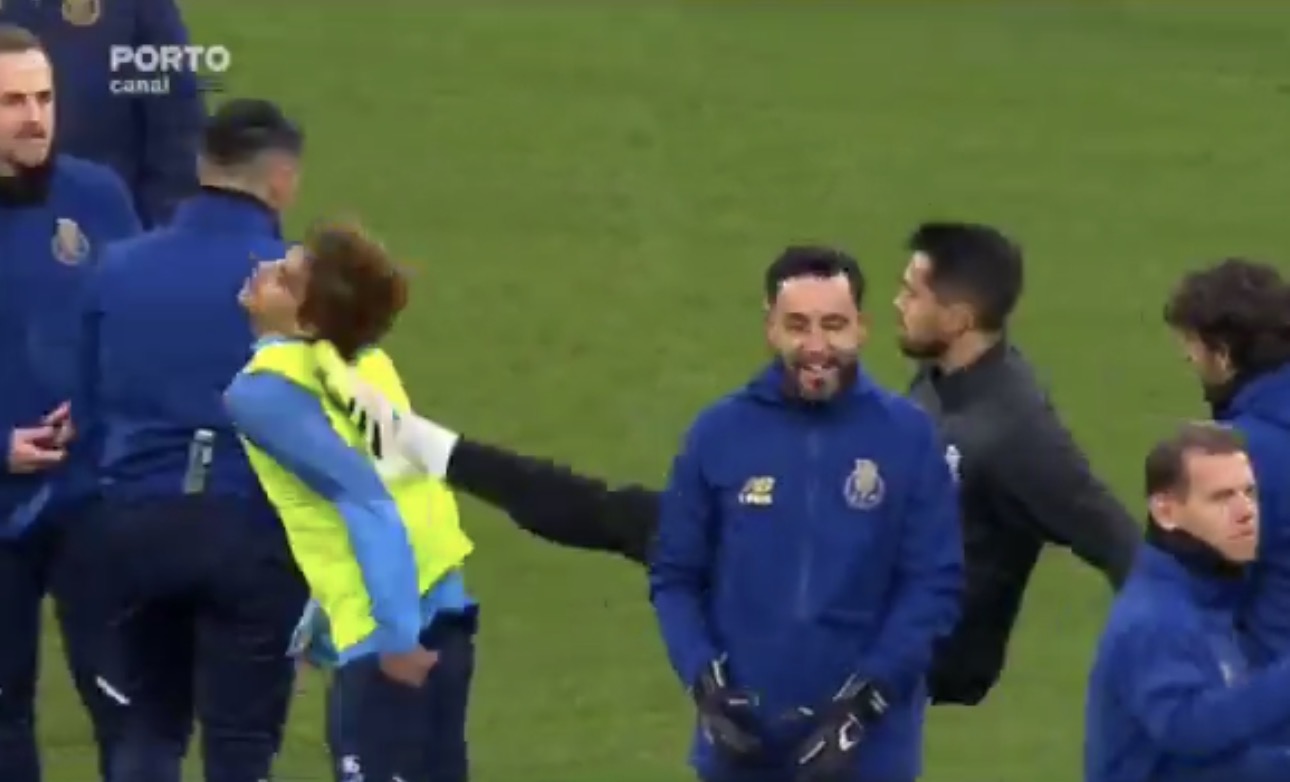 Situatë interesante te Porto, portieri e godet ashpër bashkëlojtarin e tij…!