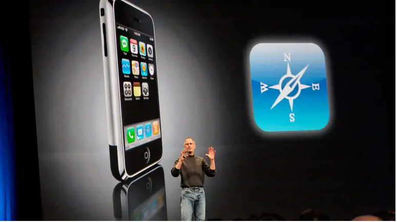 Sot 17 vjet Steve Jobs thirri një konferencë, prezantoi iPhonin e parë