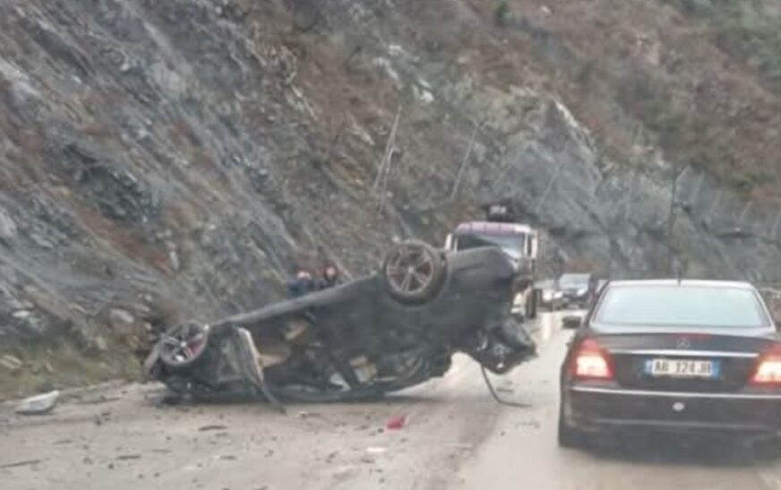 Aksident i rëndë në “Kthesën e Murrashit”, dy persona të lënduar