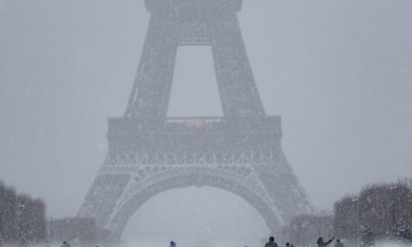 6 të vdekur në Evropë, bora e akulli shkaktojnë kaos