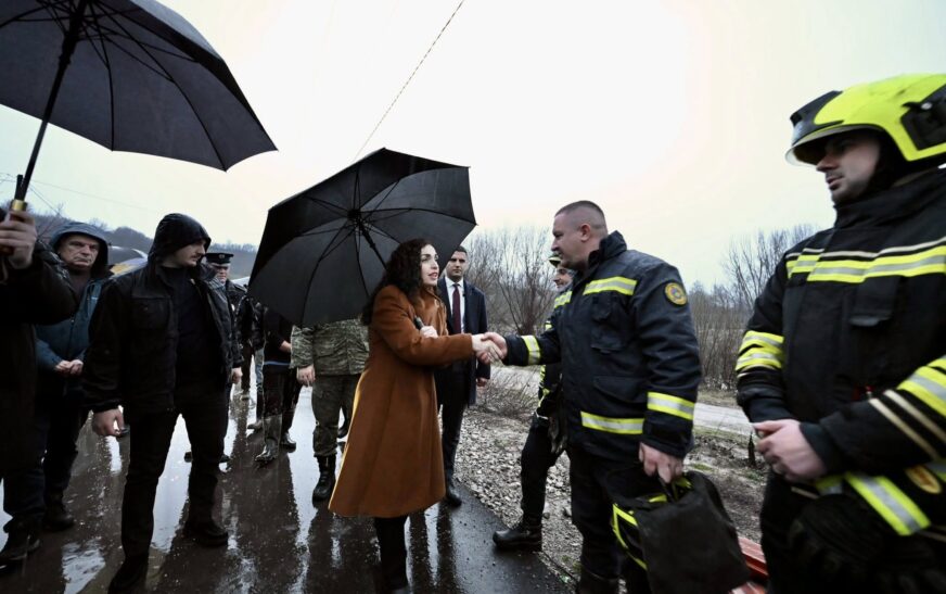 Osmani pas vizitave në Gjakovë e Malishevë: Bashkë mund t’i tejkalojmë sfidat