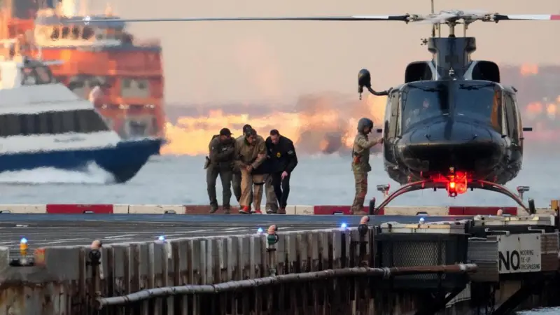 Maduro dhe gruaja e tij transferohen me helikopter për në gjykatë