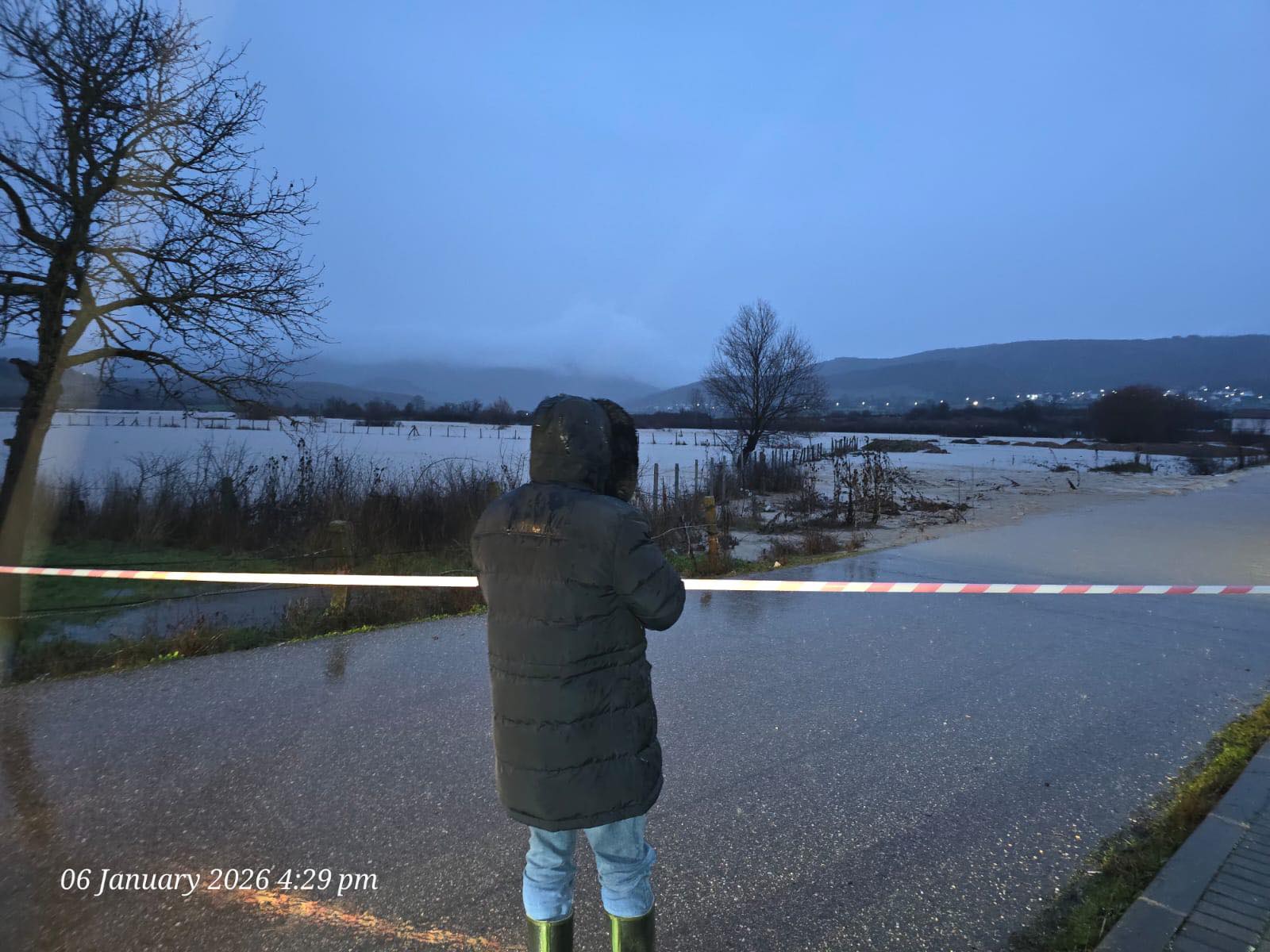 Lladrovci: Lehtësohet për qarkullim rruga Drenas-Komoran, por kujdes