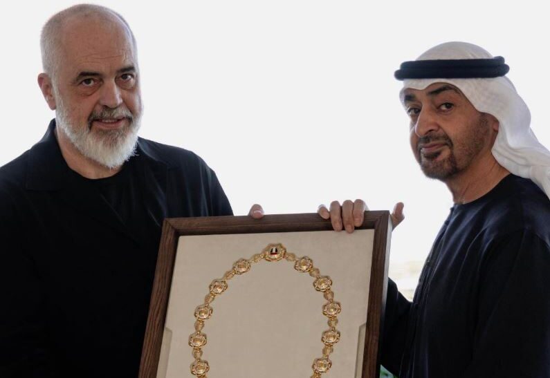 Edi Rama nderohet me medaljen më të lartë të Emirateve të Bashkuara Arabe