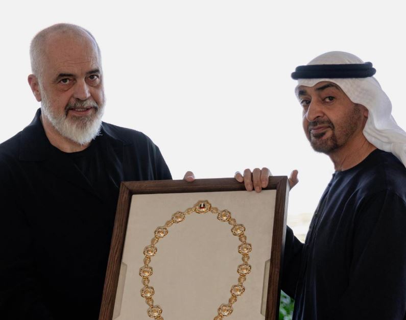 Edi Rama nderohet me medaljen më të lartë të Emirateve të Bashkuara Arabe