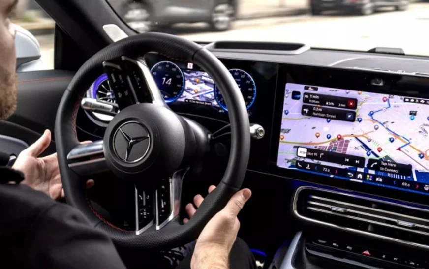 Mercedes do t’ju lejojë të drejtoni pa duar në qytetet amerikane, por ekziston një “kusht”