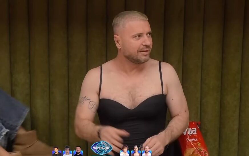 Labi vjen me dukje të re dhe dhuron ‘show’ (VIDEO)