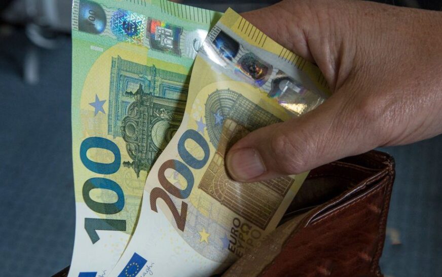 Komuna e Obiliqit vendos: 350 euro euro në muaj për familjet që adaptojnë fëmijë