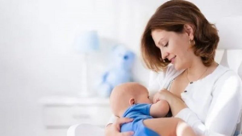 Roli i qumështit të gjirit në uljen e rrezikut të astmës tek fëmijët