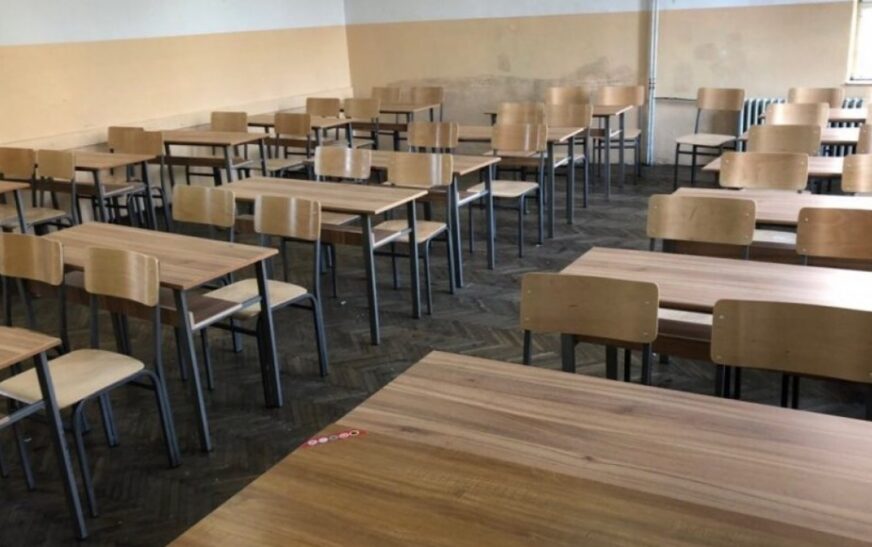 Dy profesorë rrihen brenda shkollës në Ferizaj