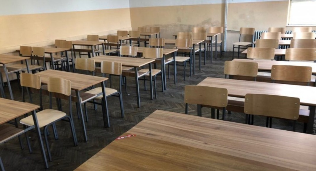 Dy profesorë rrihen brenda shkollës në Ferizaj