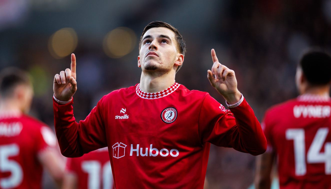 Skuadra e Premier League futet në garë për Anis Mehmetin