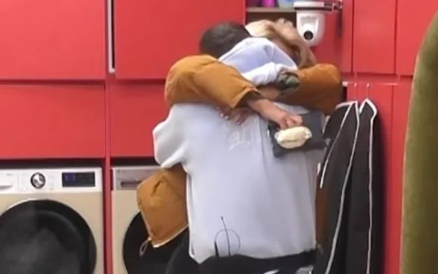 E befasishme, Dolce rikthehet në krahët e Limit