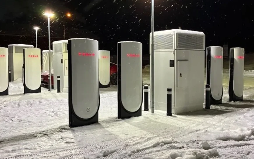 tesla-ne-suedi-–-karikimi-elektrik,-por-me-ndihmen-e-dizelit