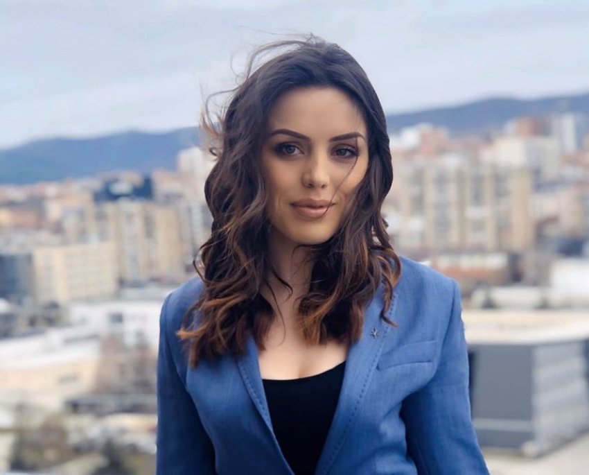 Zana Avdiu: Kush është penduar që e ka vendos shaminë, veç le ta hekë, s’është fundi i botës