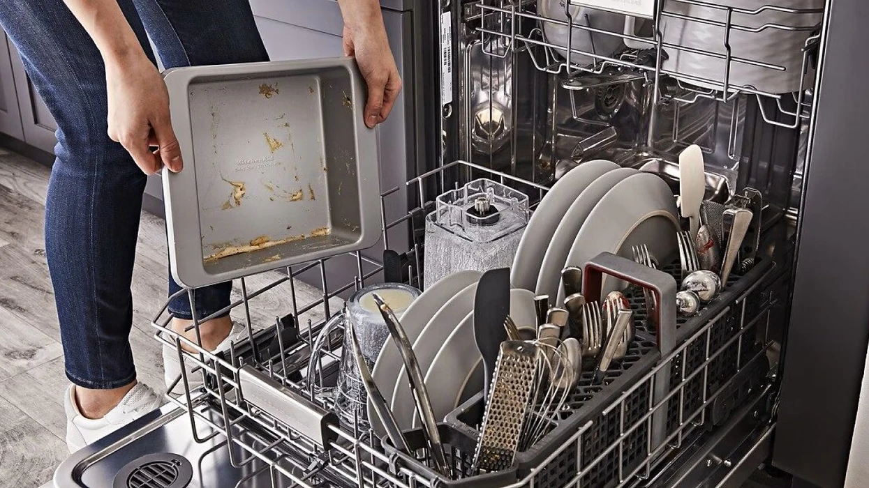 Po e mbushni gabim makinën për enë? Ja pse po ju “gëlltit” rrymën