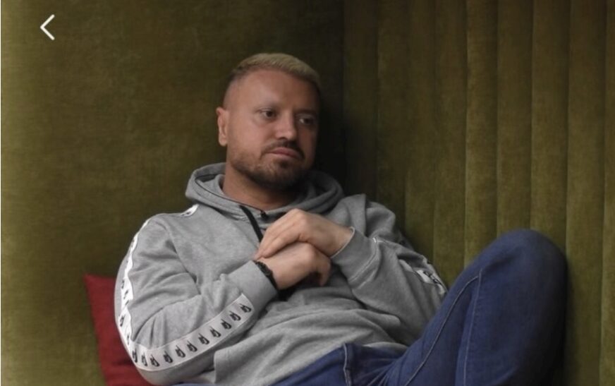 labi-fton-te-gjithe-ata-qe-falin-xhumane-te-protestojne-kunder-klodit