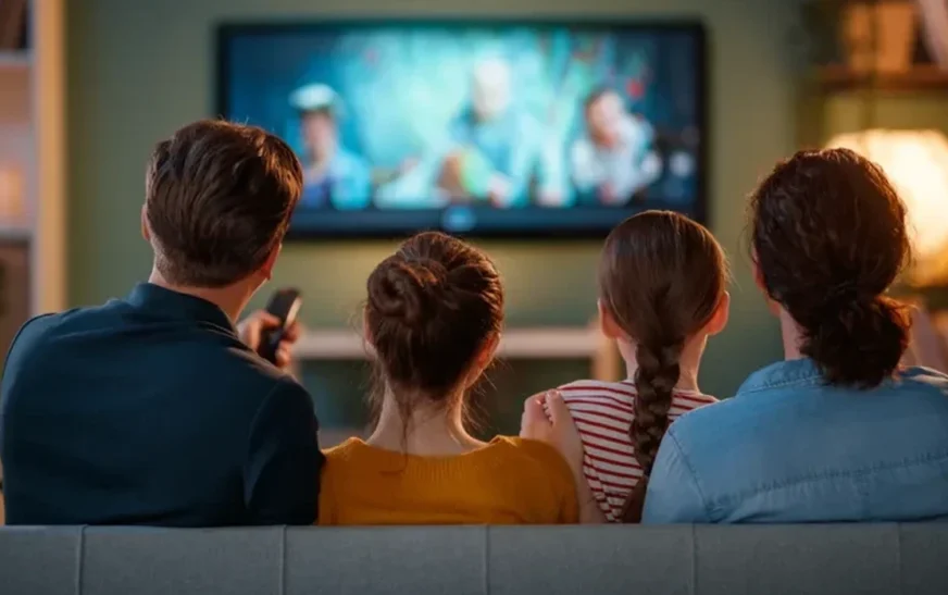 Pse filmat në televizorin tuaj të ri 4K duken jo natyralë – fikeni këtë opsion