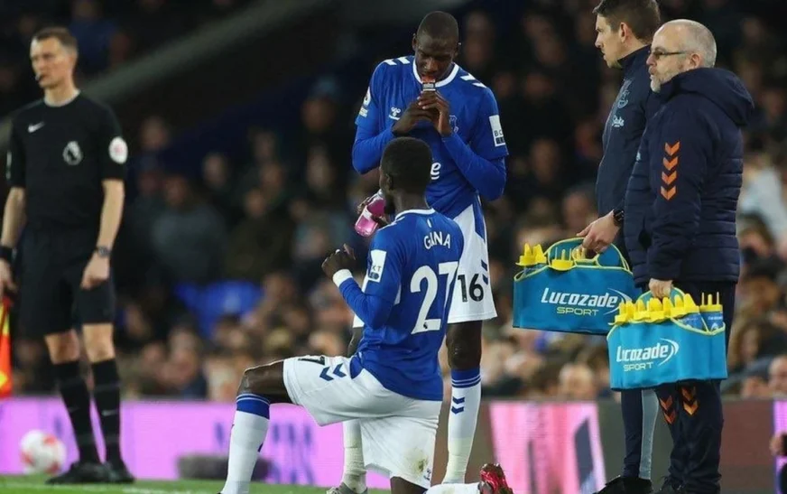 anglezet-vazhdojne-traditen:-do-te-bejne-pushime-per-iftar-ne-ndeshje-gjate-ramazanit