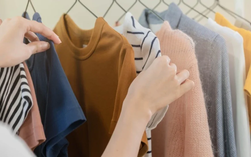 Pse duhet t’i lani gjithmonë rrobat e reja përpara se t’i vishni?