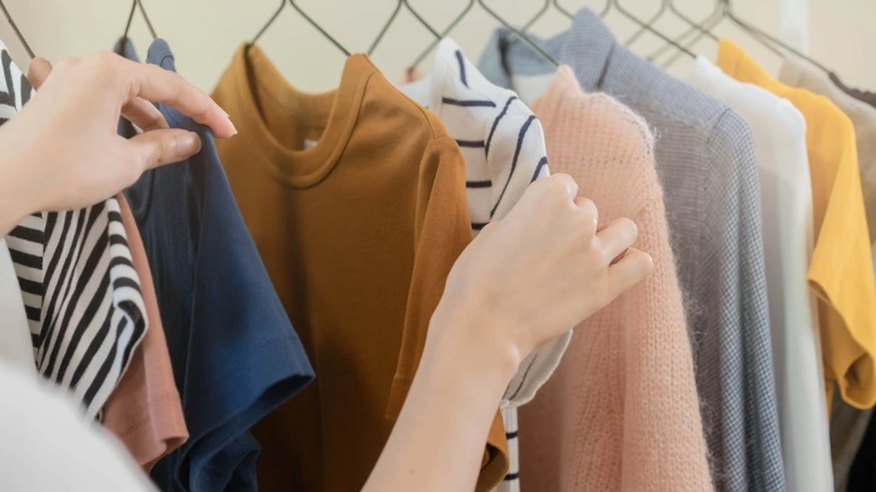 Pse duhet t’i lani gjithmonë rrobat e reja përpara se t’i vishni?