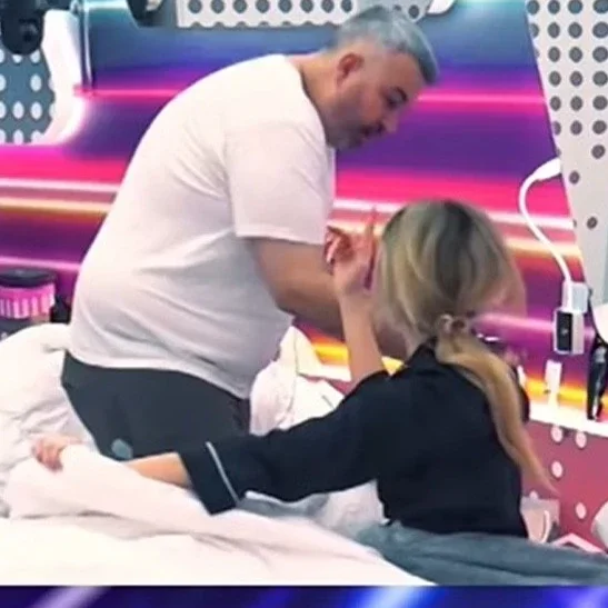 fikje-mikrofonash,-kercenime-dhe-prekje-fizike,-te-gjithe-banoret-ne-televotim