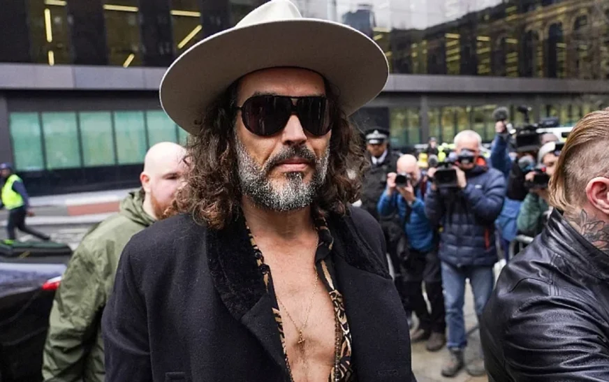 Komediani britanik Russell Brand i mohoi akuzat e reja për përdhunim dhe sulm seksual