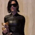 me-floke-te-shkurtra-ne-stilin-bob-dhe-syze-dielli-te-medha:-pak-veta-e-njohen-aktoren-demi-moore-ne-sfilaten-e-gucci-t