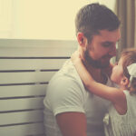 sa-me-shume-vajza,-aq-me-gjate-jeton-babai