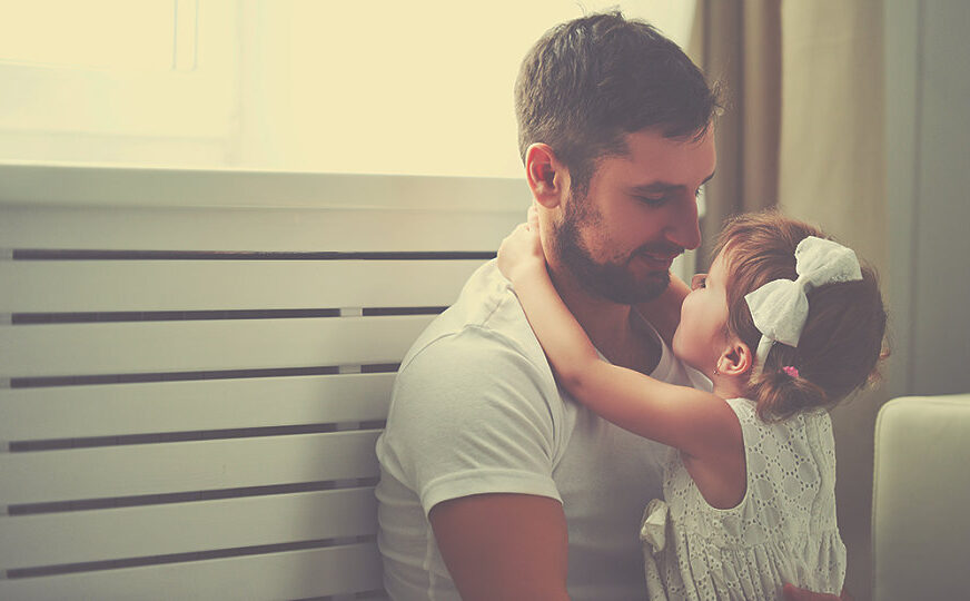 Sa më shumë vajza, aq më gjatë jeton babai