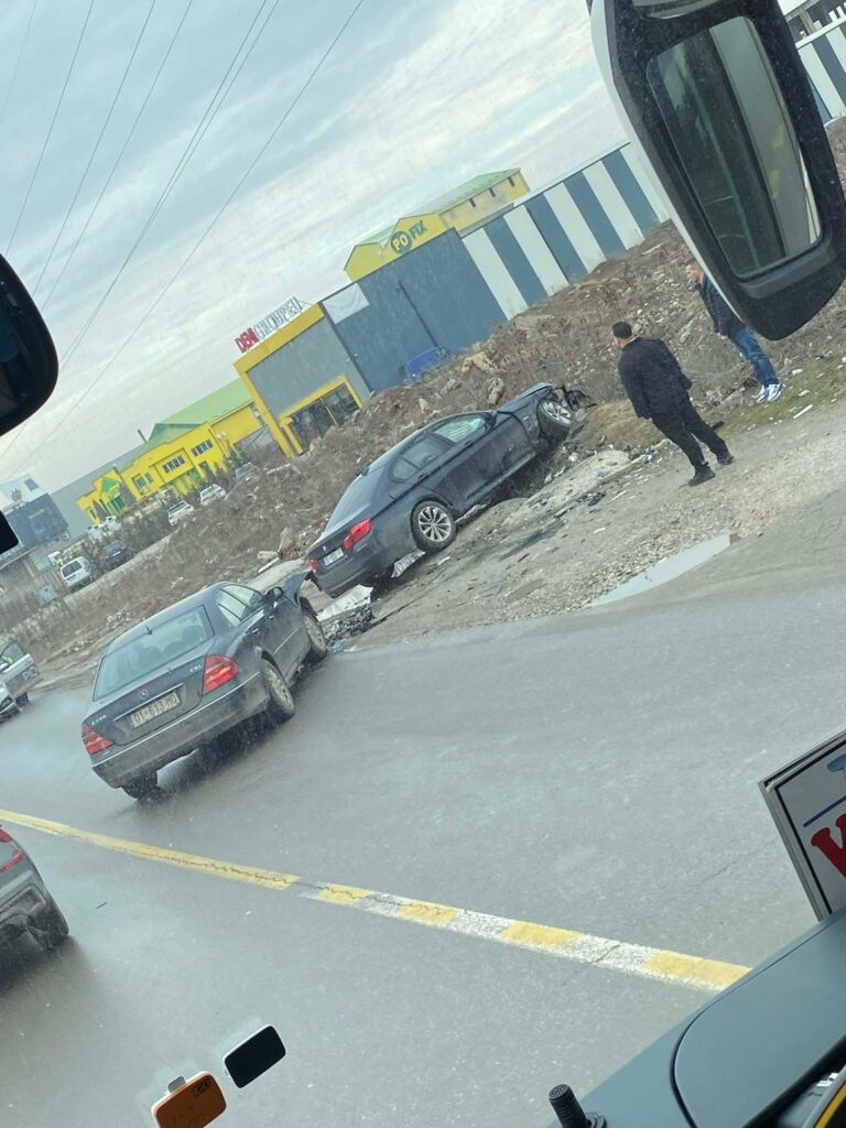 Aksident mes dy veturave në rrugën Lipjan- Prishtinë, pamje