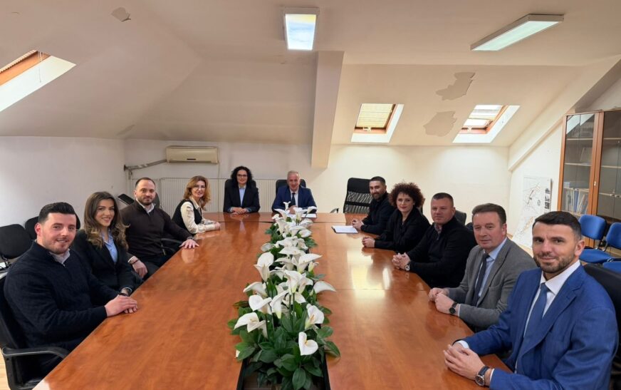 Bali Muharremaj prezanton kabinetin qeverisës